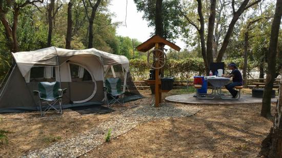 While close to a lot of popular sporting venues, the Dallas KOA feels like an escape from the city, with lovely shaded spots and patio seating. Photo courtesy TripAdvisor.